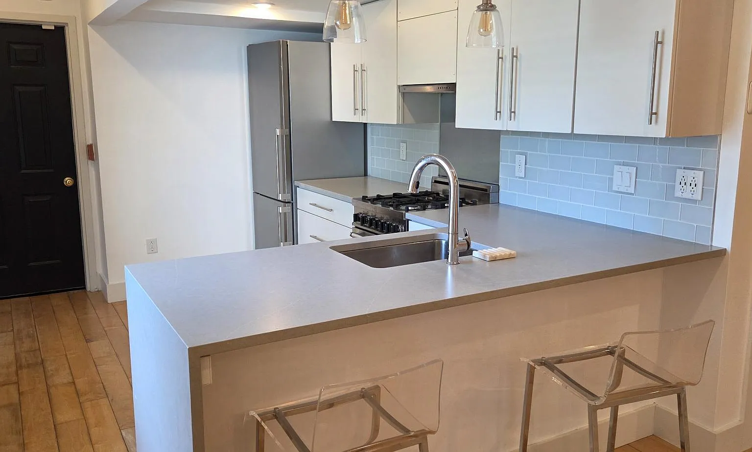 1 bed, 1325 sqft, $2,300 — Photo 4