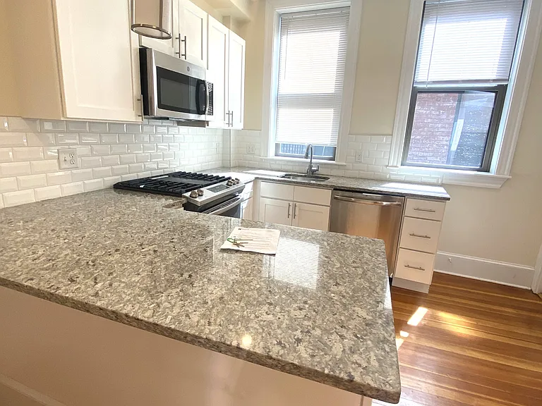 11 Seaverns Ave #11-3R — Photo 8