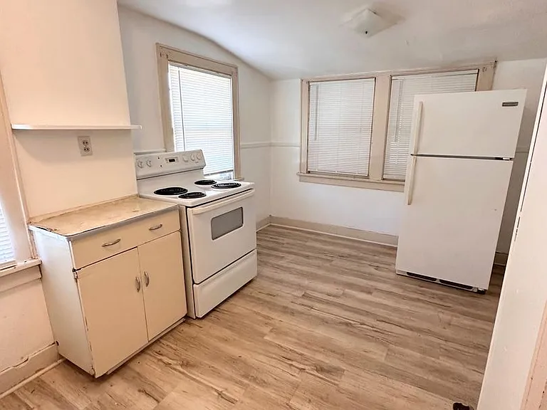 114 N Plum St. — Photo 8