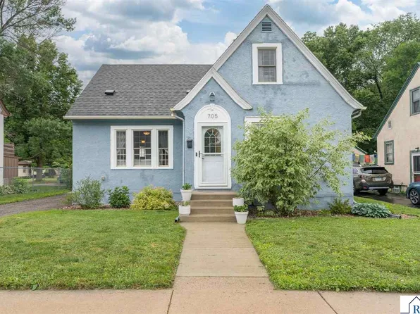 705 Wall St, North Mankato, MN 56003