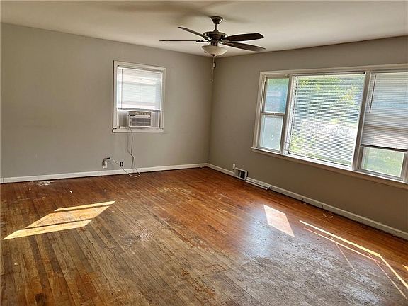3rd image of 5730 Inland Dr