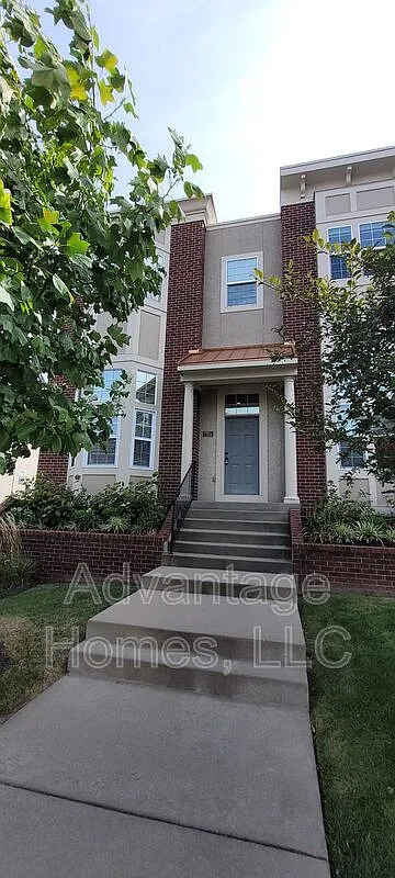 3 bed, 2.5 bath, 1764 sqft, $2,295 — Photo 1