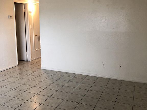 3rd image of 2201 W Heatherbrae Dr