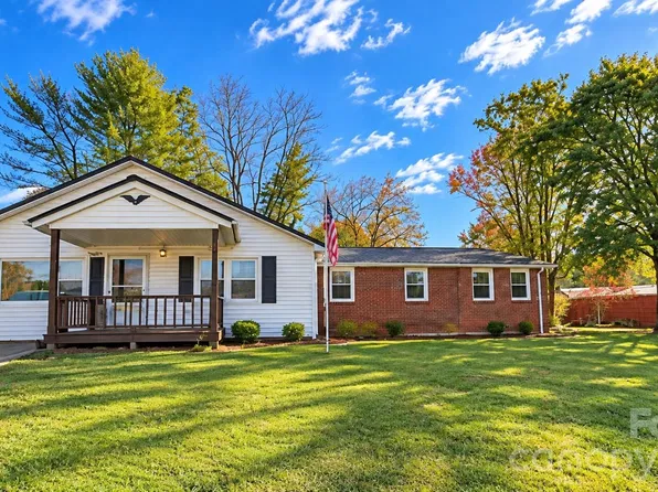165 Green Circle Dr, North Wilkesboro, NC 28659