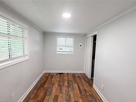 4th image of 305 Woodbury St