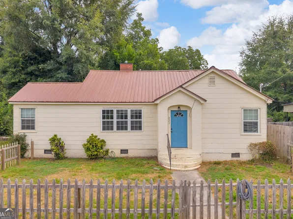 221 Edwards St, Elberton, GA 30635