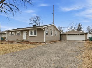 324 Holiday Dr, Plainfield, IN 46168