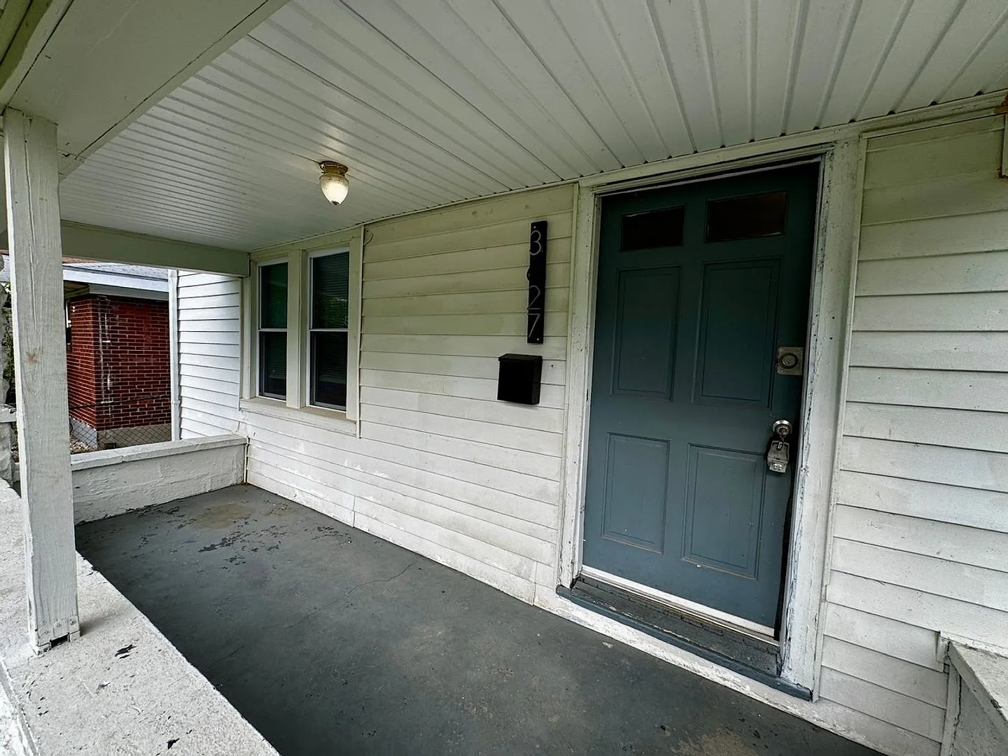 Move-In Special - 1/2 Month Free Rent 3 Bed 1 Bath - Single Family House — Photo 2