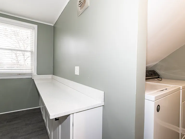 23 Gates Ave #2 — Photo 4
