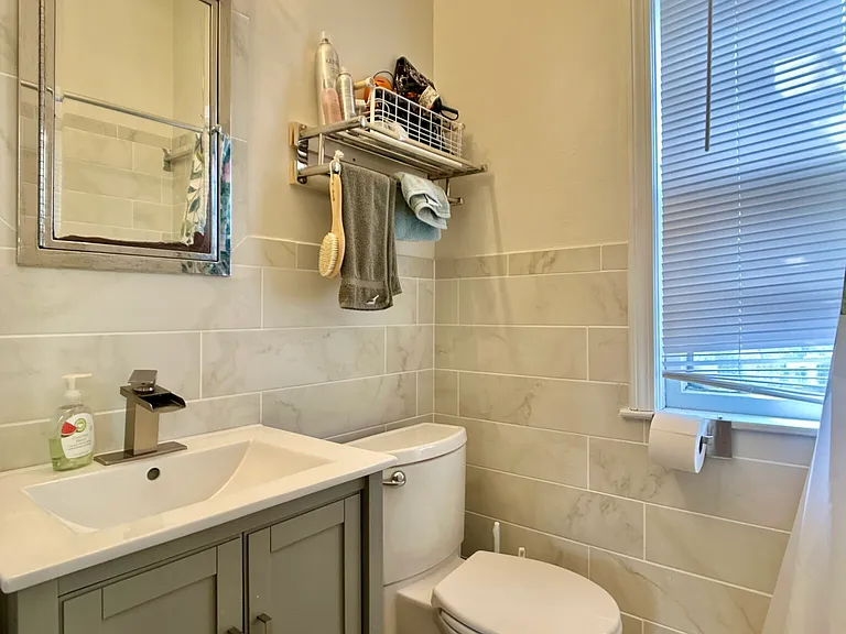 271 Chestnut Ave #R — Photo 8