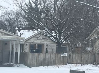 4015 Mapleleaf Rd, Waterford, MI 48328