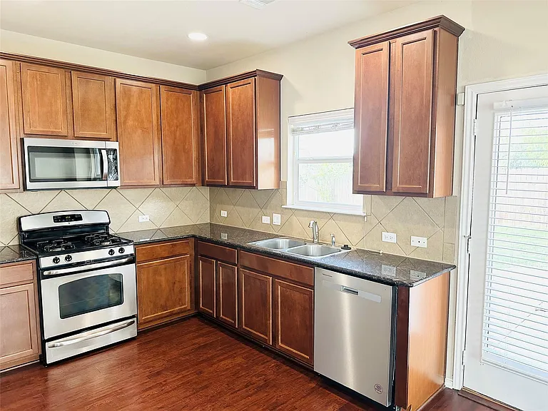 245 Verano Dr — Photo 6