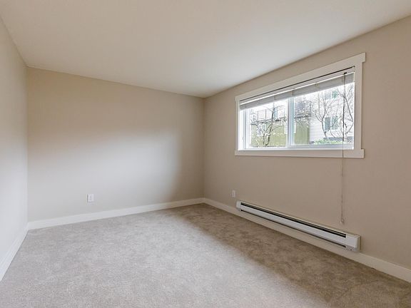 Spacious Den (can be used as extra bedroom or media room)
