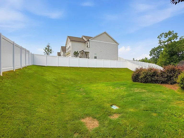 1831 Savannah Ln — Photo 32