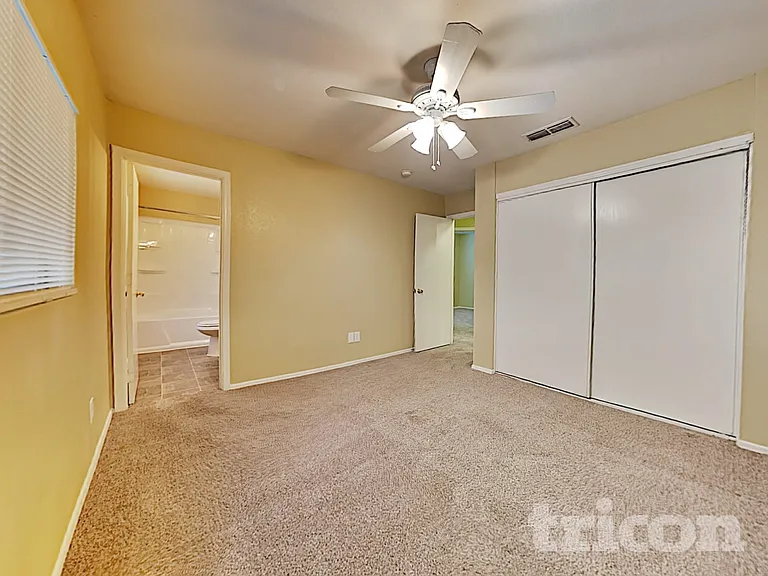 11514 W Wethersfield Rd — Photo 7