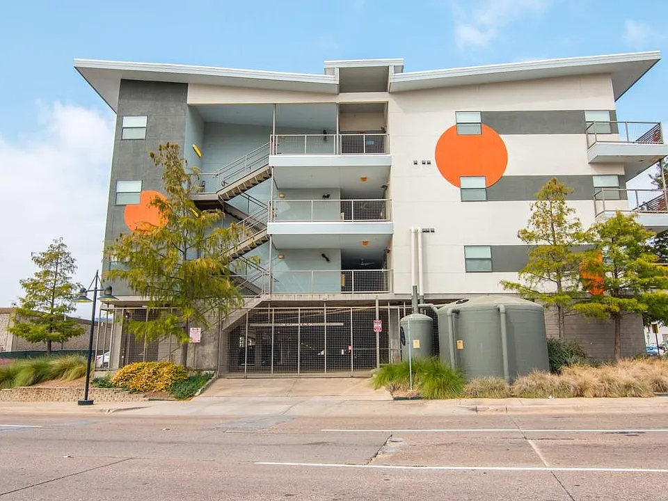 1111 S Akard St #304