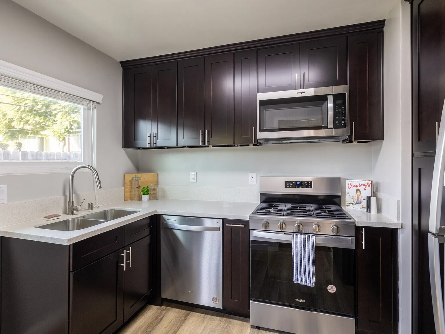 Anaheim Villa Apartments — Photo 1