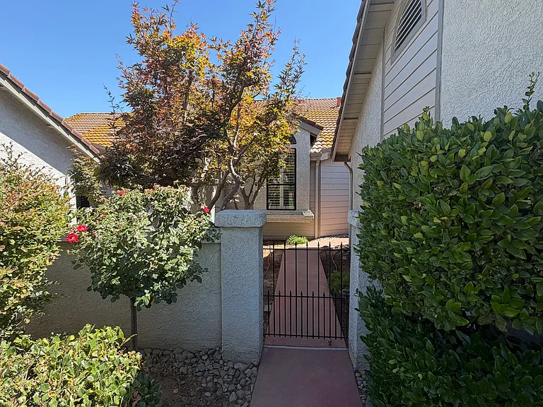 1229 W Bullard Ave #103 — Photo 2
