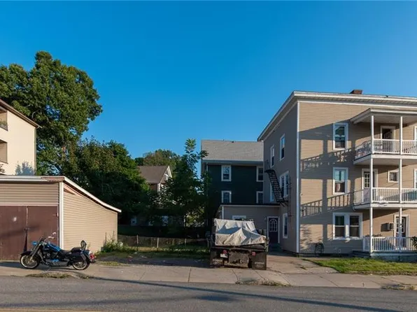 408 Cumberland Hill Rd, Woonsocket, RI 02895