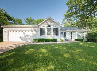 915 Crestland Dr, Ballwin, MO
