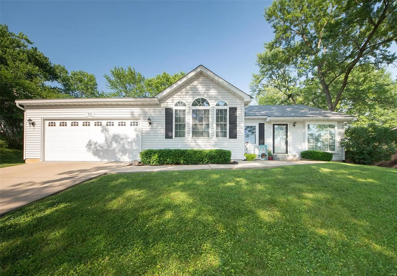 915 Crestland Dr photo 1