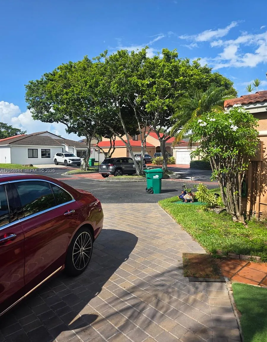 Poinciana Pointe Phase 1 — Photo 1