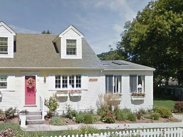 13 Whitecap Rd, Niantic, CT 06357