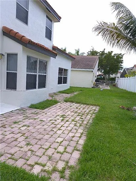 4 bed, 2213 sqft, $5,000 — Photo 2