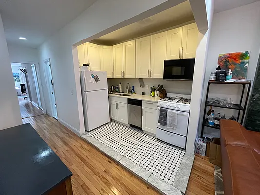 Rented by Buchbinder & Warren | media 6