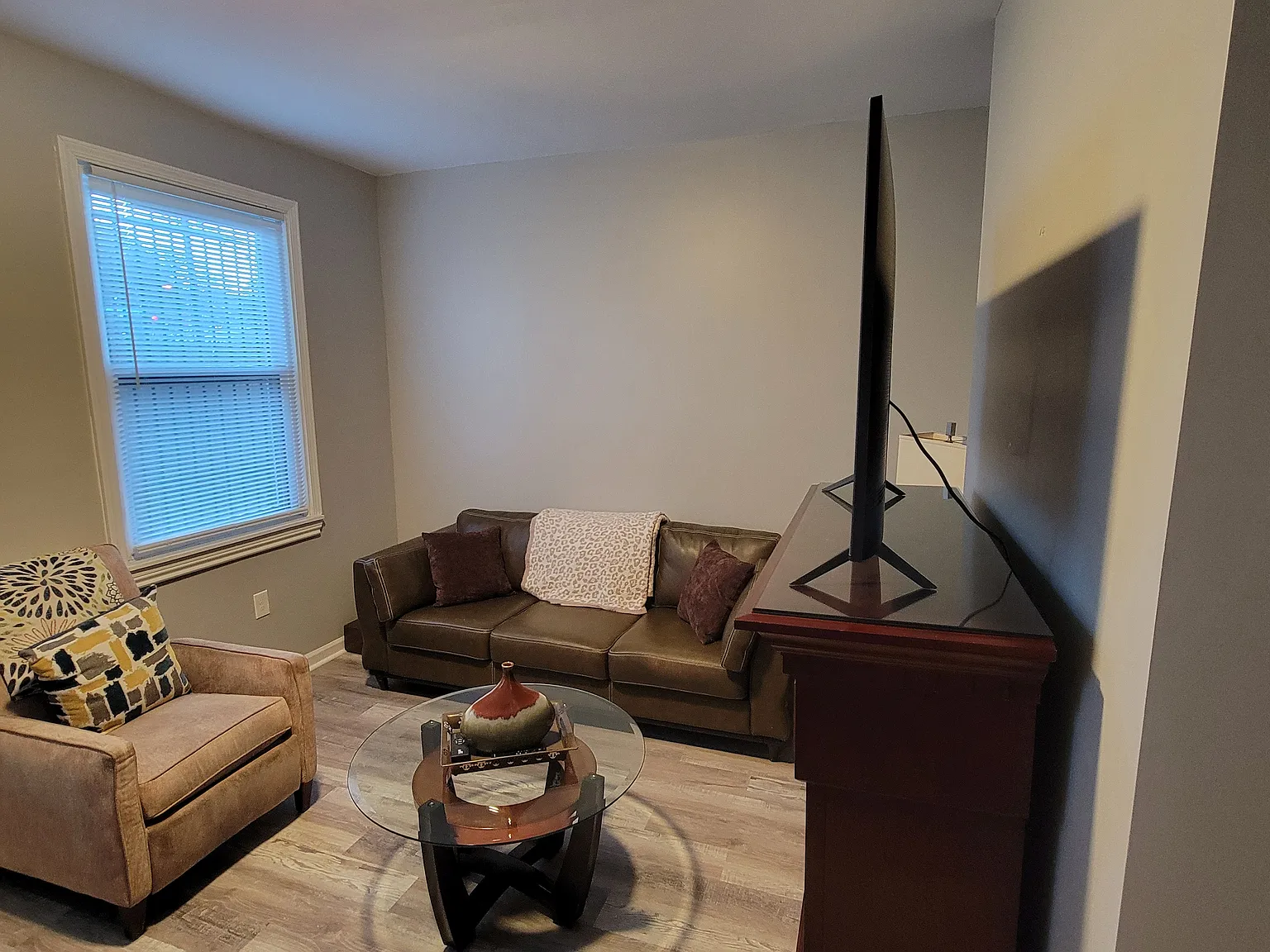 2 bed, 900 sqft, $1,350 — Photo 3