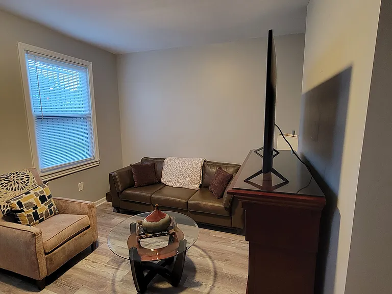 2841 Centre Ave #4 — Photo 3