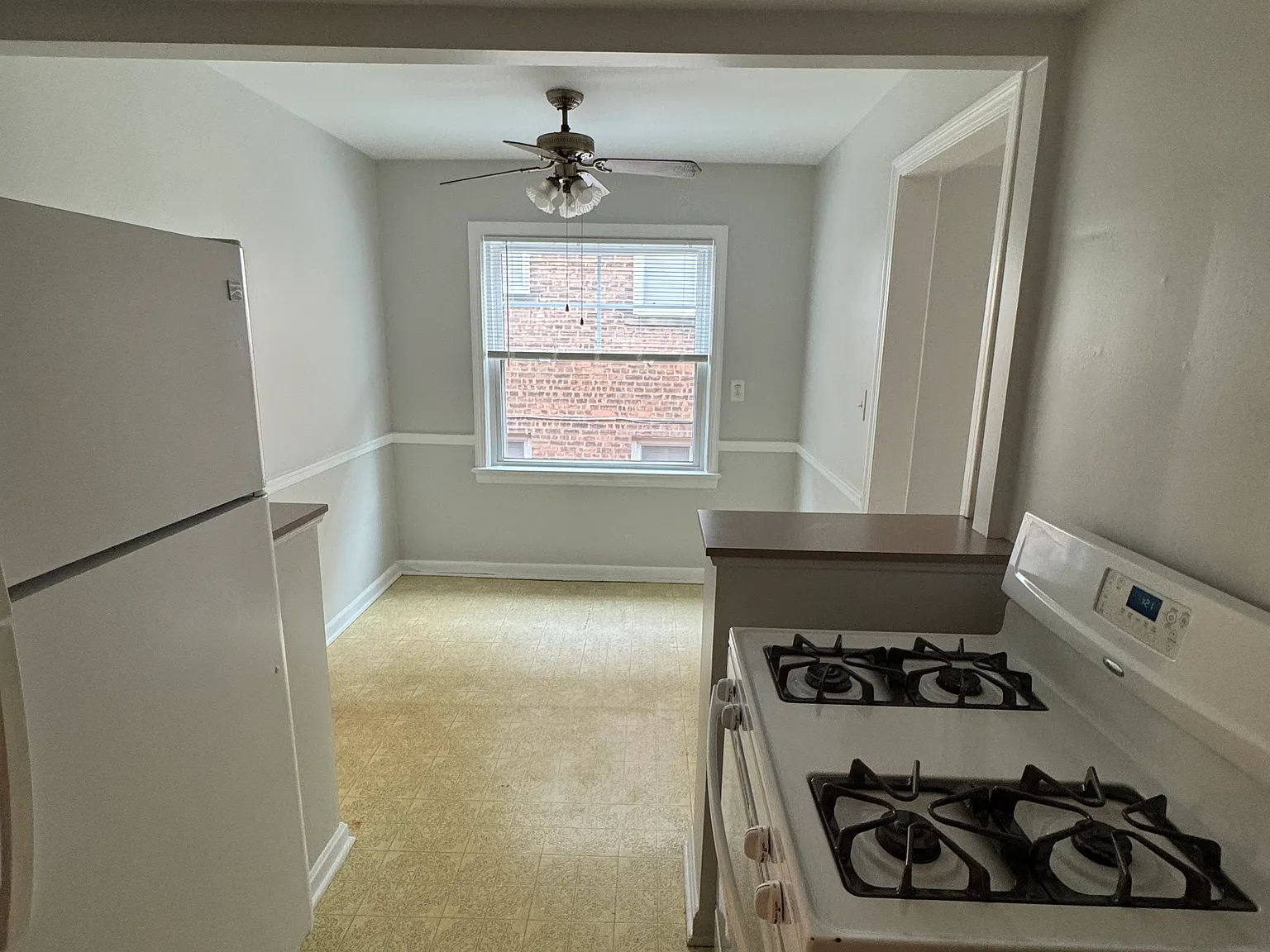 2 bed, 900 sqft, $1,275 — Photo 4