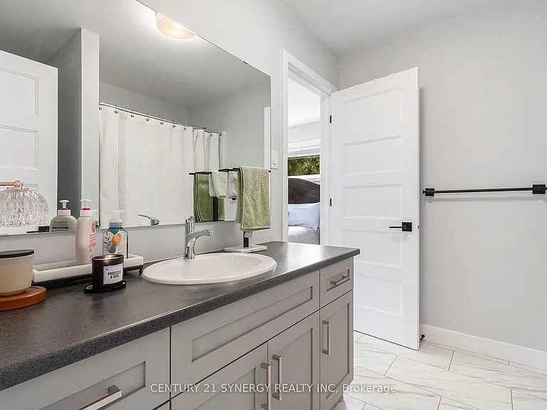 68 Villeneuve Dr — Photo 12