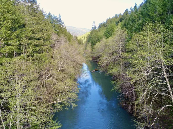 662 River Rd, Mad River, CA 95526