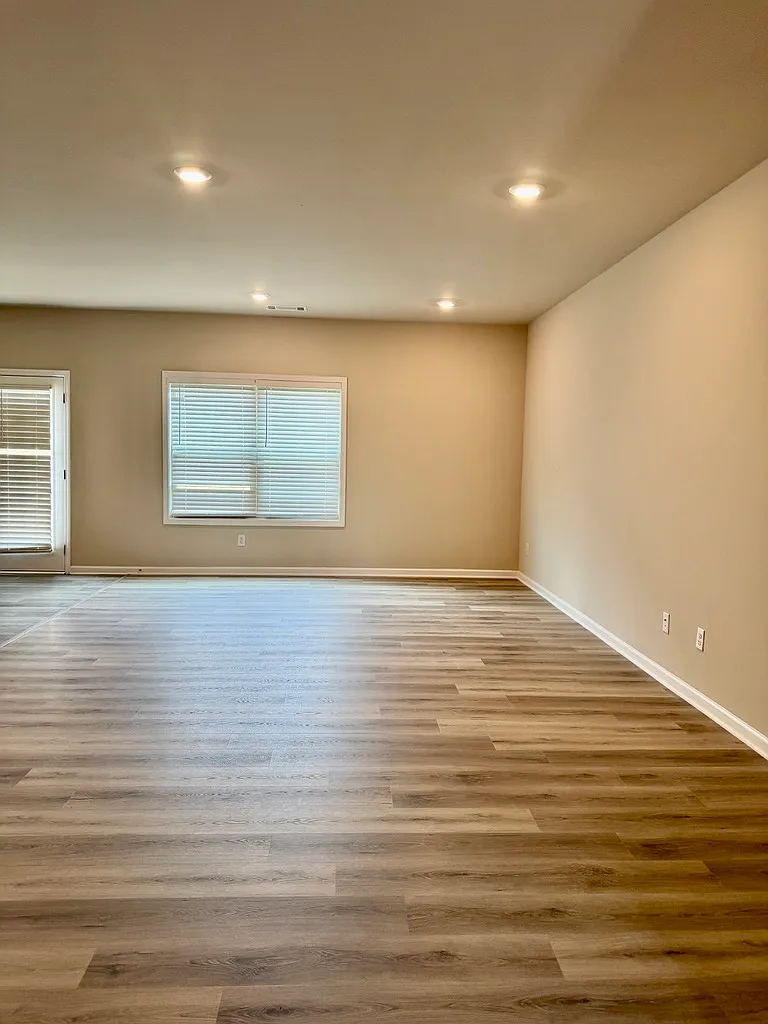 4 bed, 2.5 bath, 2478 sqft, $2,150 — Photo 3