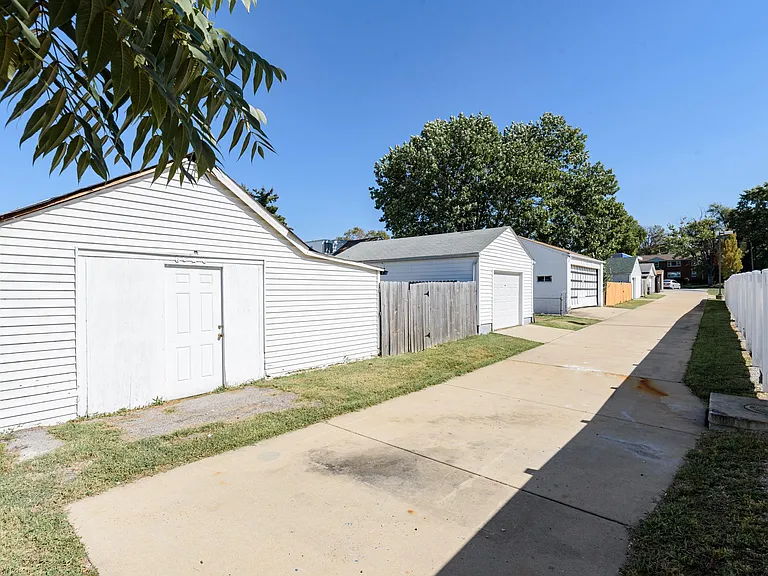 6026 Scanlan Ave — Photo 30