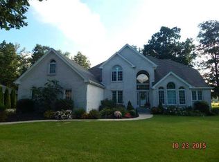 835 Elk Ridge Dr, Northwood, OH 43619