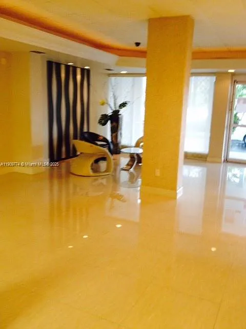 Plaza Towers North Condo — Photo 4