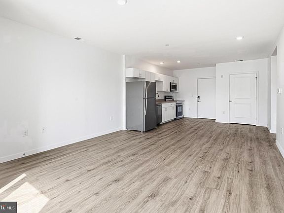 4th image of 915B N Broad St #511