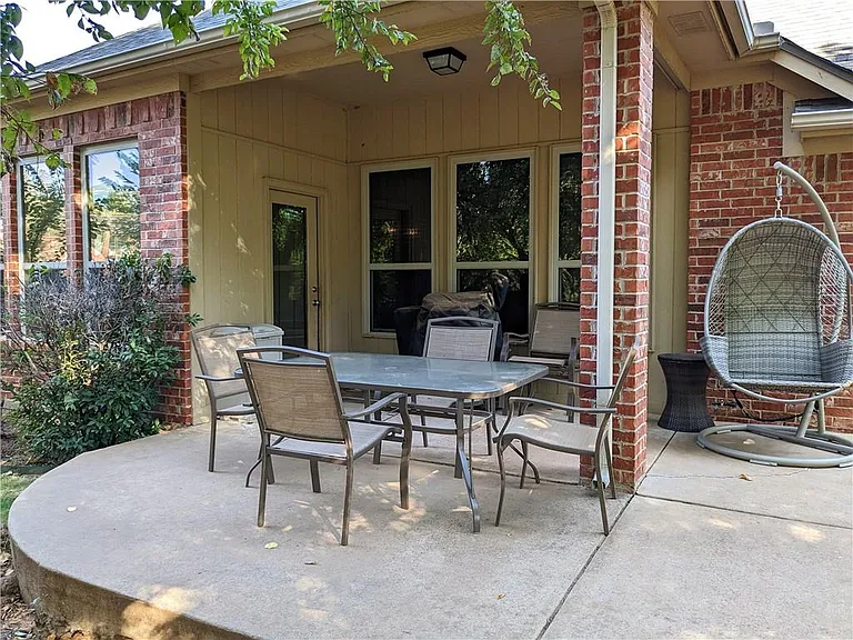 2508 Black Oaks Cir — Photo 20