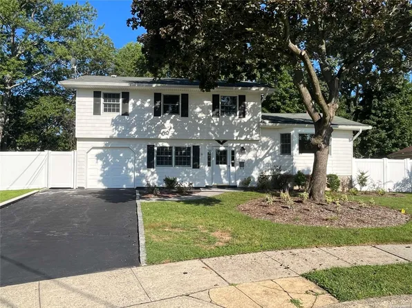 111 Haight Street S, Deer Park, NY 11729