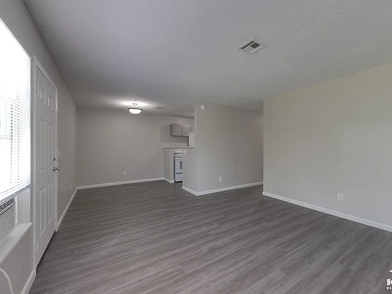 1322 N Kansas St — Photo 2