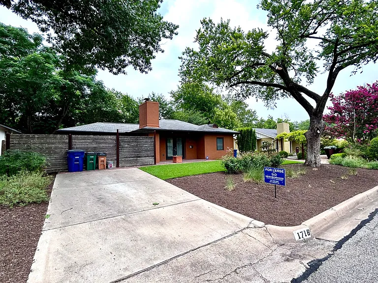 1718 Giles St — Photo 2