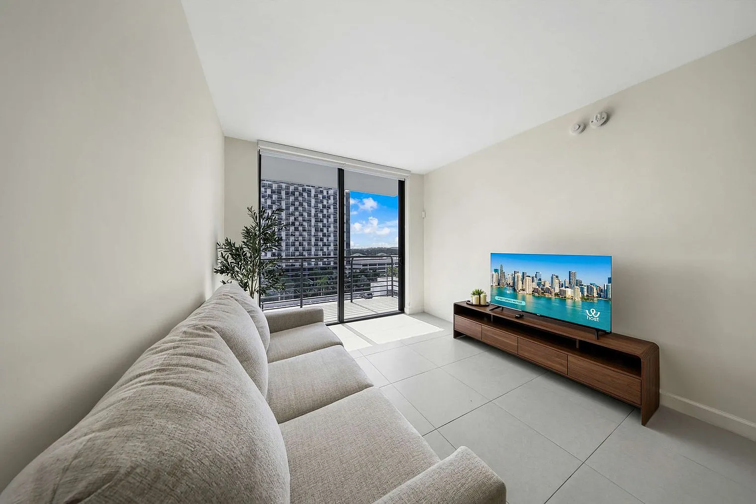 1 bed, 1.0 bath, $6,077 — Photo 2