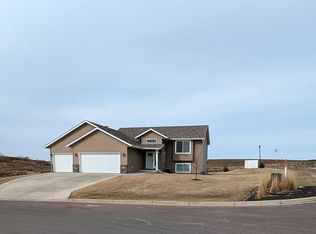 600 Oakwood Dr, Janesville, MN 56048