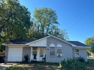 2010 E Cherry St, Paris, TX 75460