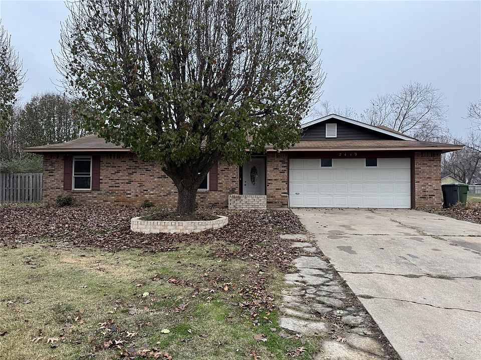 1st image of 2419 W Meadow Dr