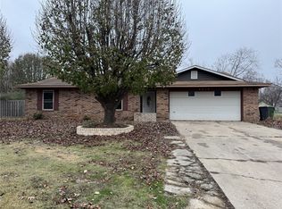 2419 W Meadow Dr, Rogers, AR 72756