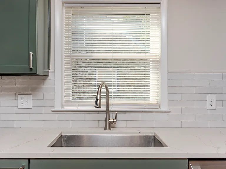 1022 Della Dr — Photo 11