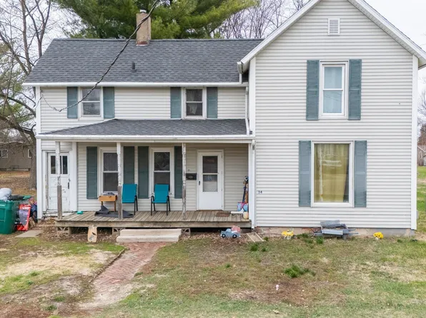 34 N Hickory St, Farmington, IL 61531
